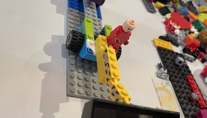 Baggerlader aus Lego Steinen